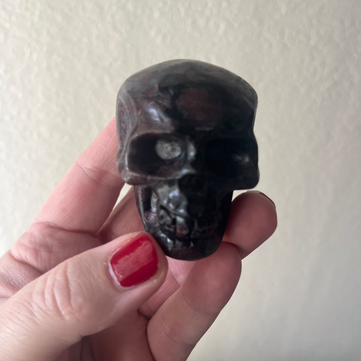 Garnet skull