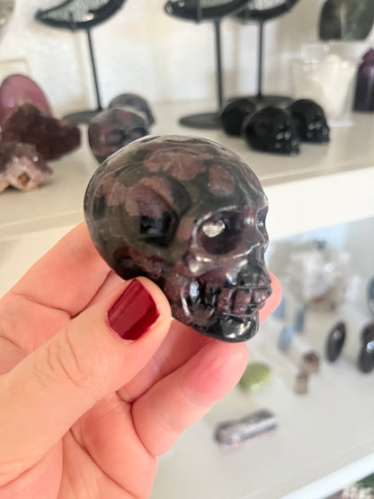 Garnet skull