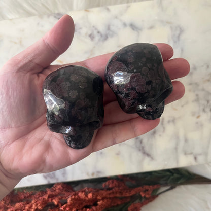 Garnet skull