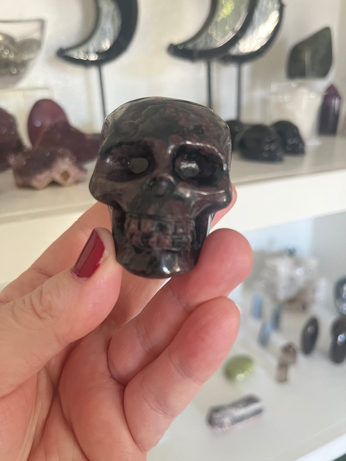 Garnet skull