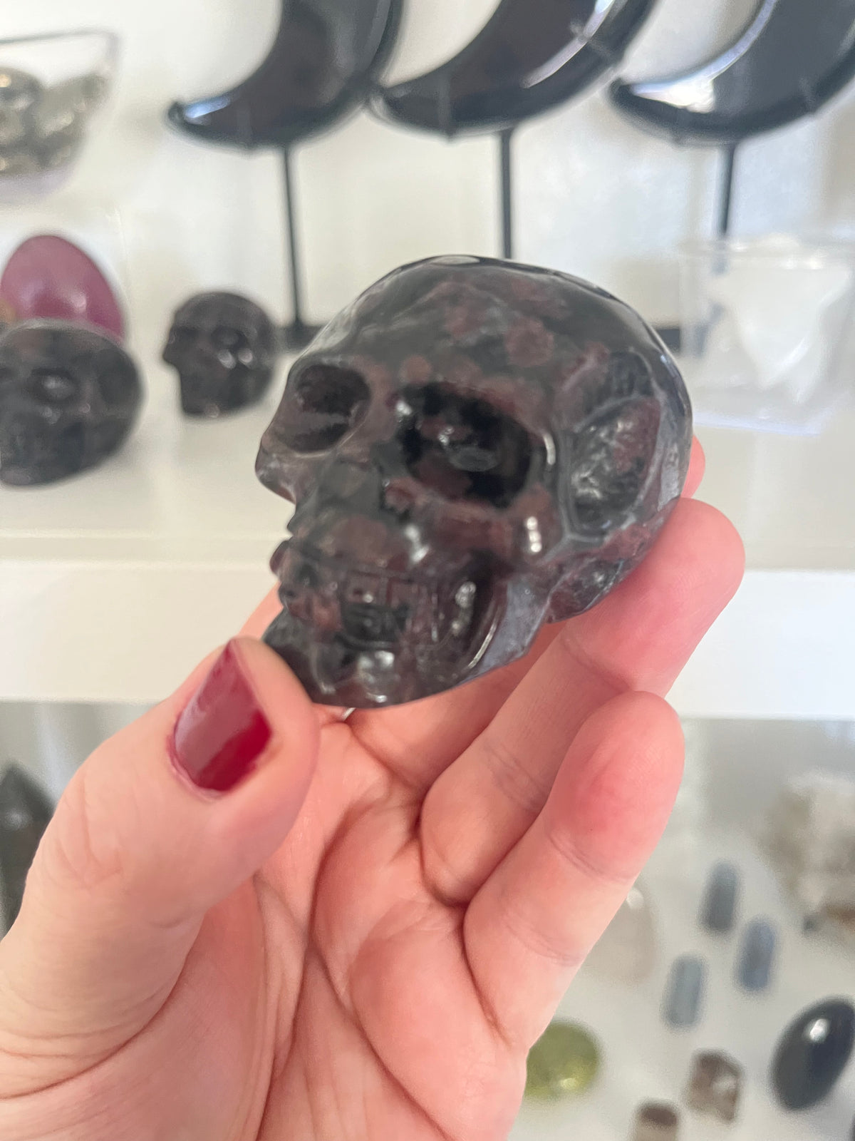 Garnet skull