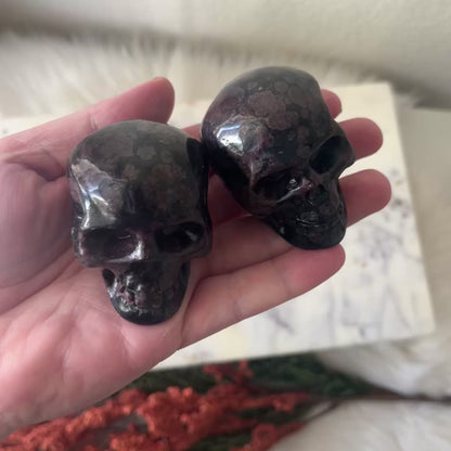 Garnet skull